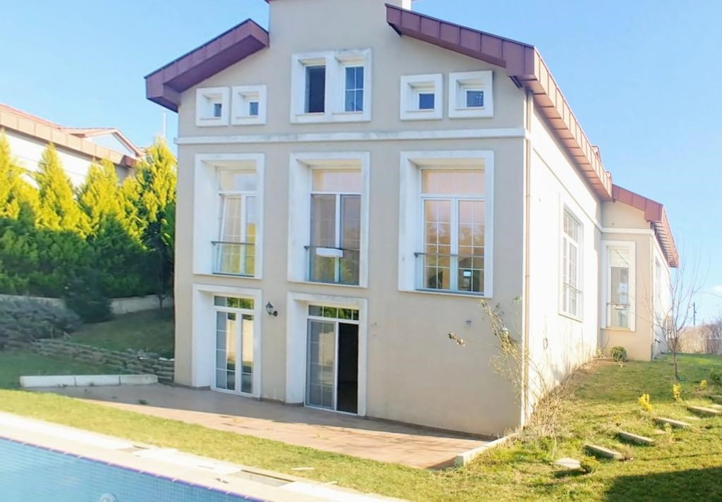 ELEGANT VILLA IN SARIYER